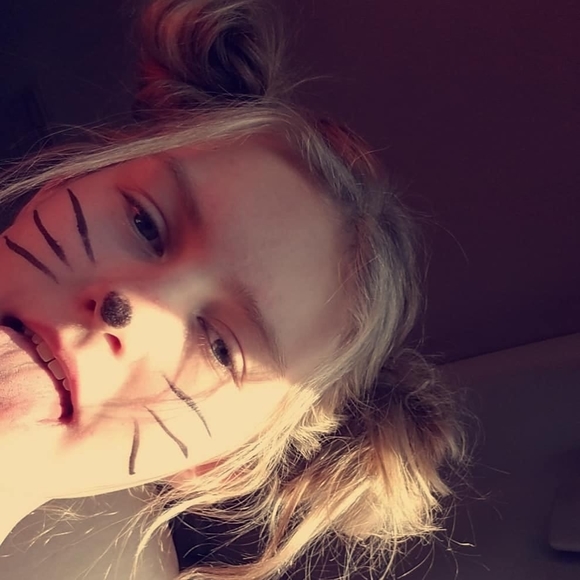 Meet your Posher, Anneliese - Picture 1 of 1